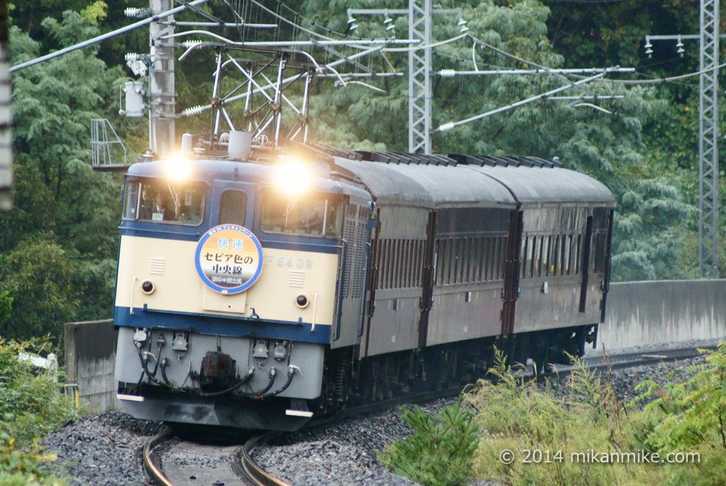 セピア色の中央線（回送）EF64-39+旧客