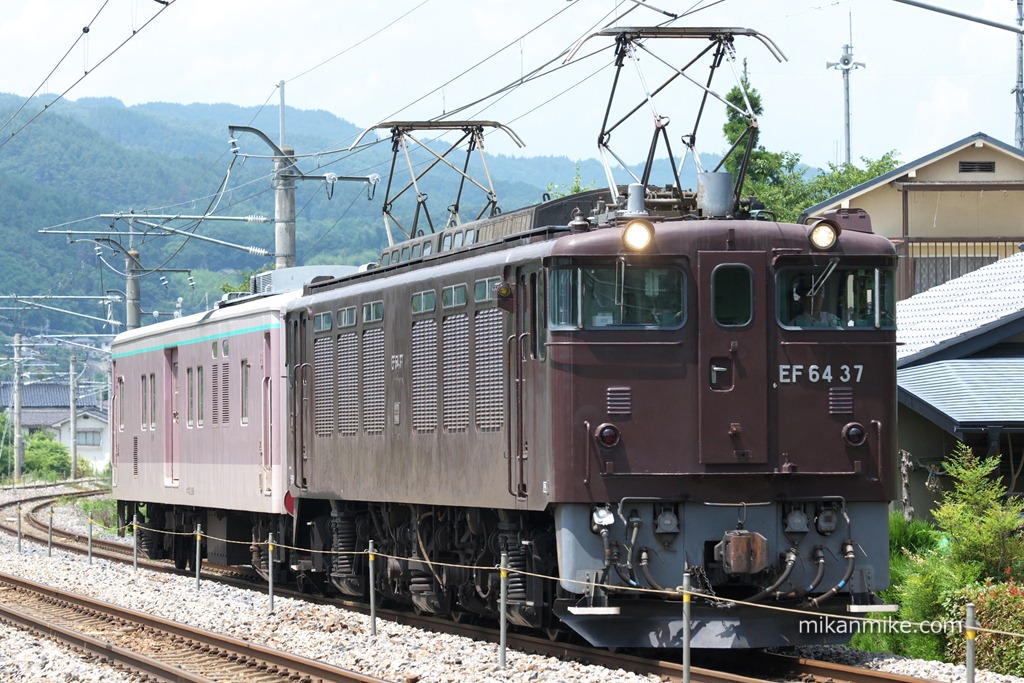 マニ50-2186（ゆうマニ）返却配給 EF64-37牽引（2010/7/26