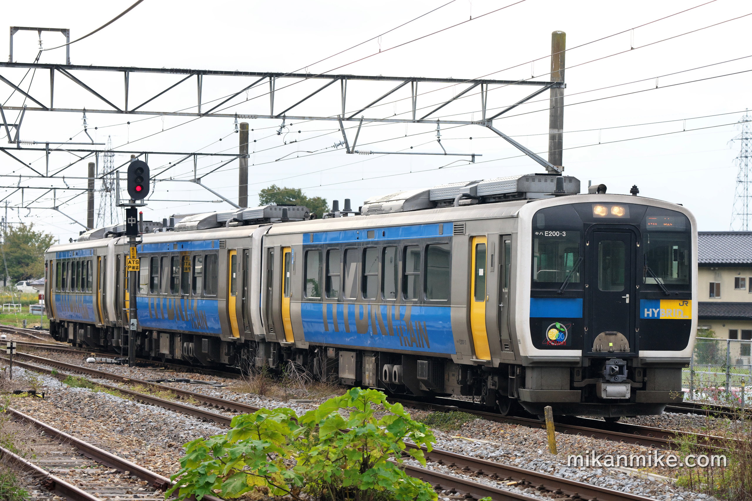 キハE200形3両編成の団体臨時列車