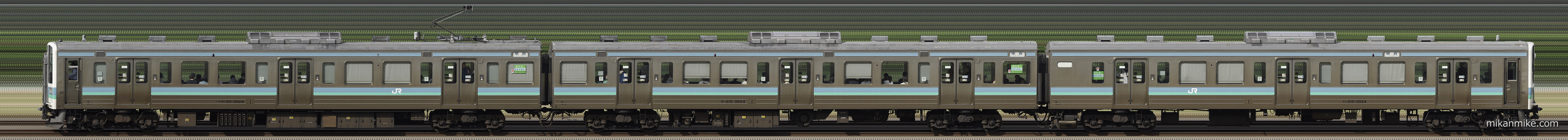 211系N313編成の長編成サイドビュー