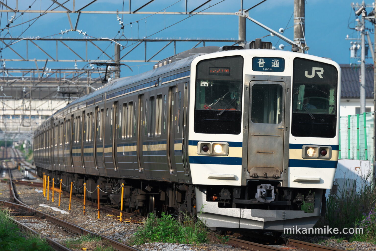 篠ノ井線を走行する211系N608編成、横須賀色