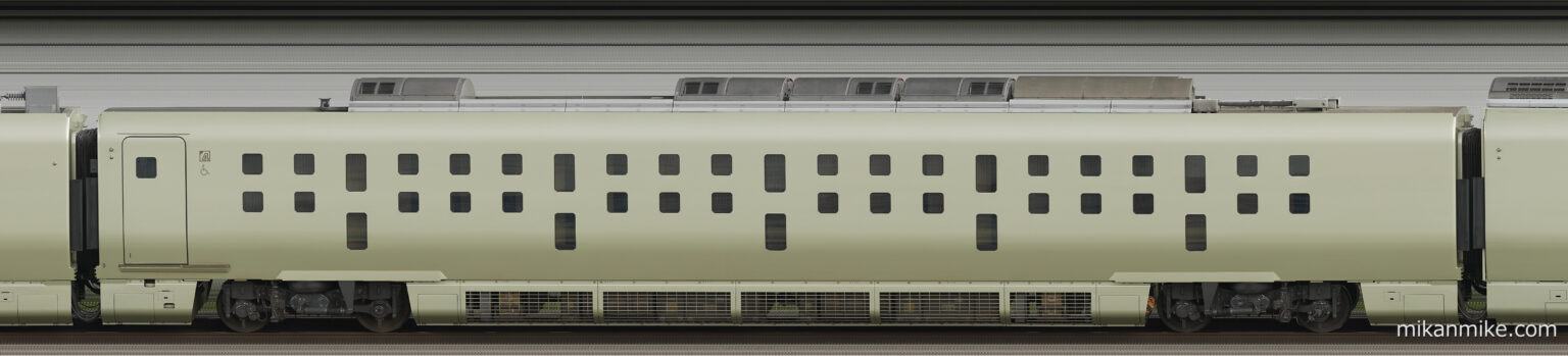 E001-4(4号車)