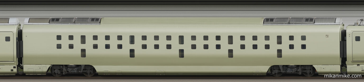 E001-7(7号車)