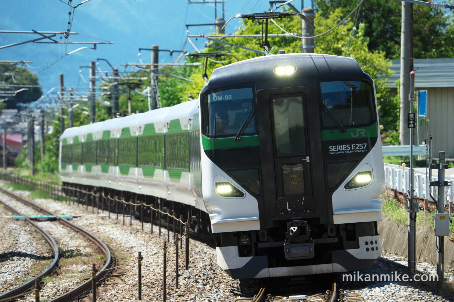 篠ノ井線を走行するE257系5000番台、OM-92編成