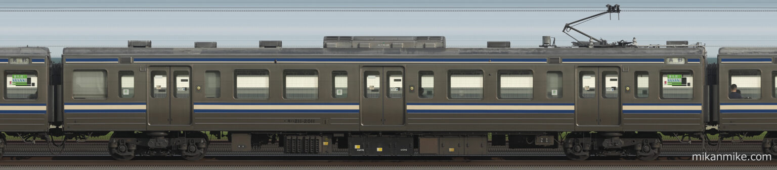 モハ211-2011のサイドビュー