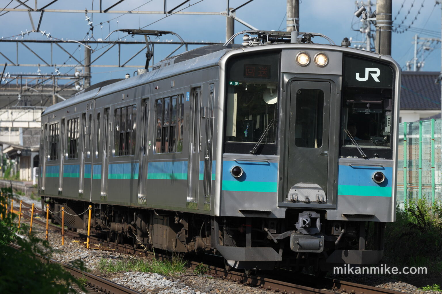 長野総合車両ベースへ入場のため回送されるE127系A9編成