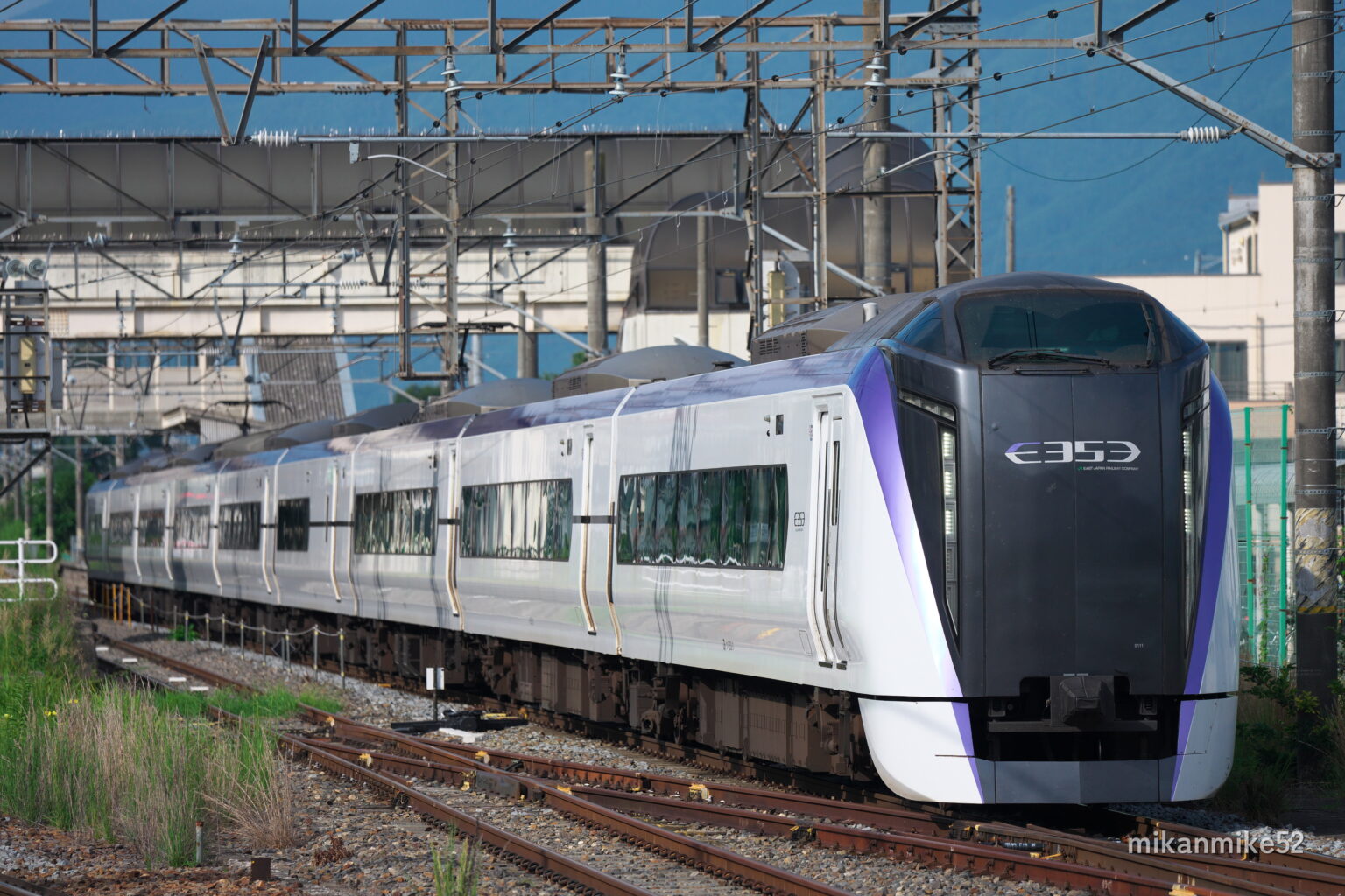 篠ノ井線を下り長野総合車両ベースへ回送されるE353系