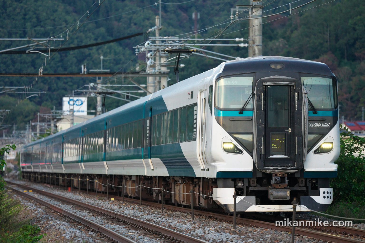 E257系2000番台NA-04編成 特急あずさ86号 送り込み回送